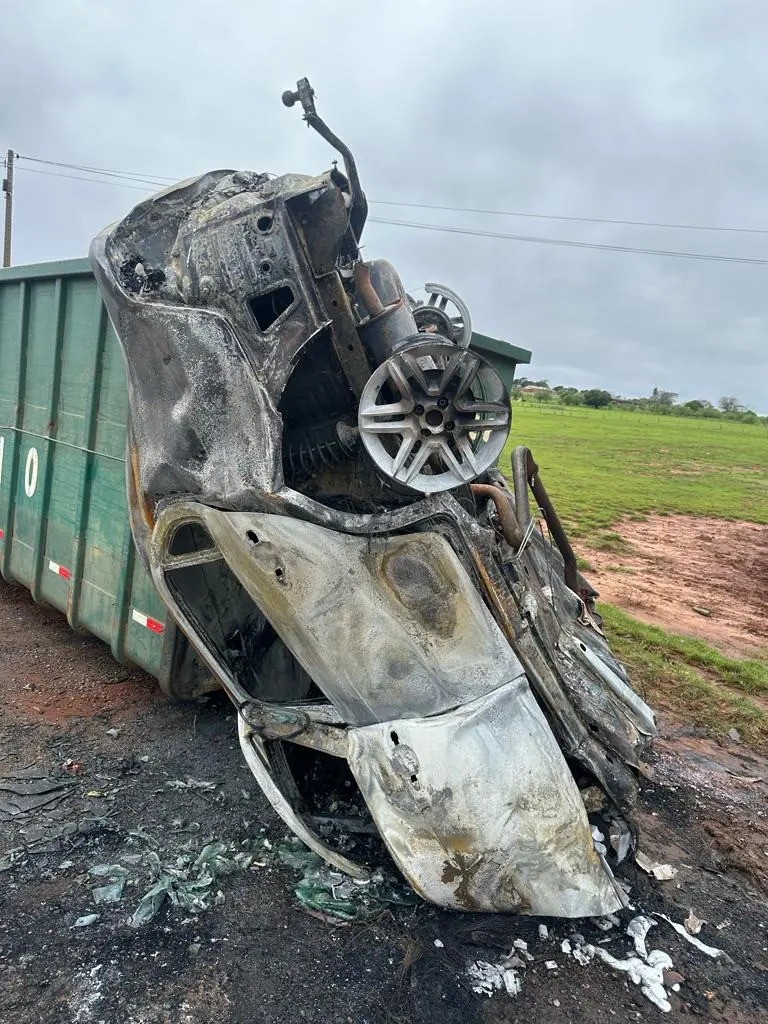 Homem mata a esposa e morre carbonizado após carro pegar fogo no noroeste do Paraná. Foto: Colaboração