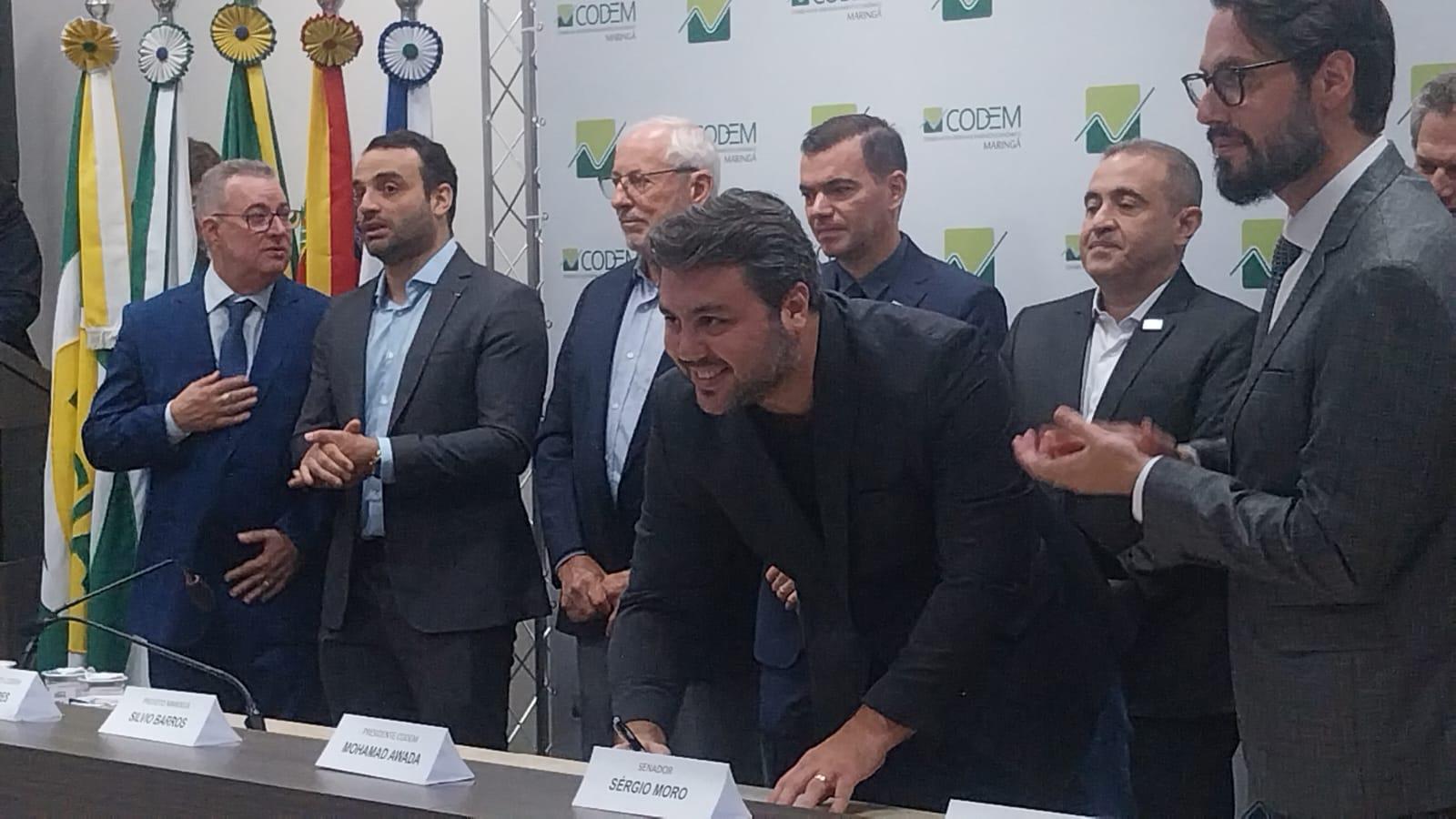 André Barros assina posse em cerimônia na Acim
