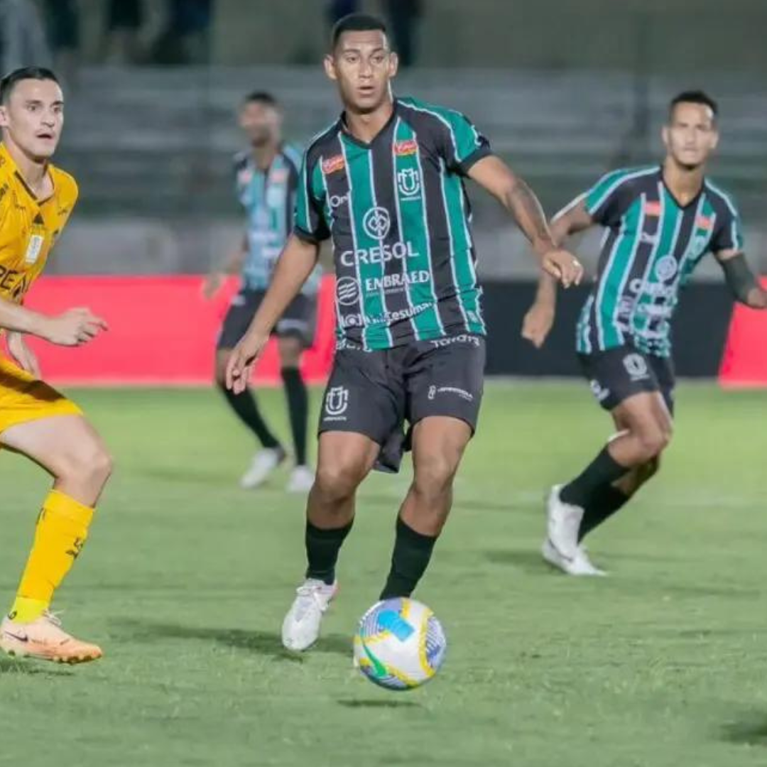 Rodrigo foi o primeiro expulso do Maringá FC, após parar contra-ataque do Amazonas | Foto: Fernando Teramatsu/MFC