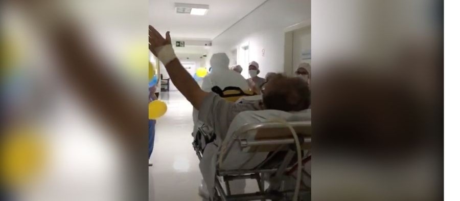 Equipe do Hospital Maringá comemora alta de paciente com Covid-19