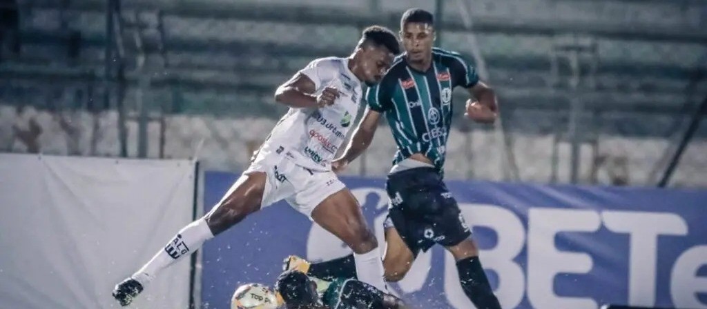 Pela primeira rodada do Paranaense 2024, Maringá FC goleia Galo Maringá em noite de casa cheia
