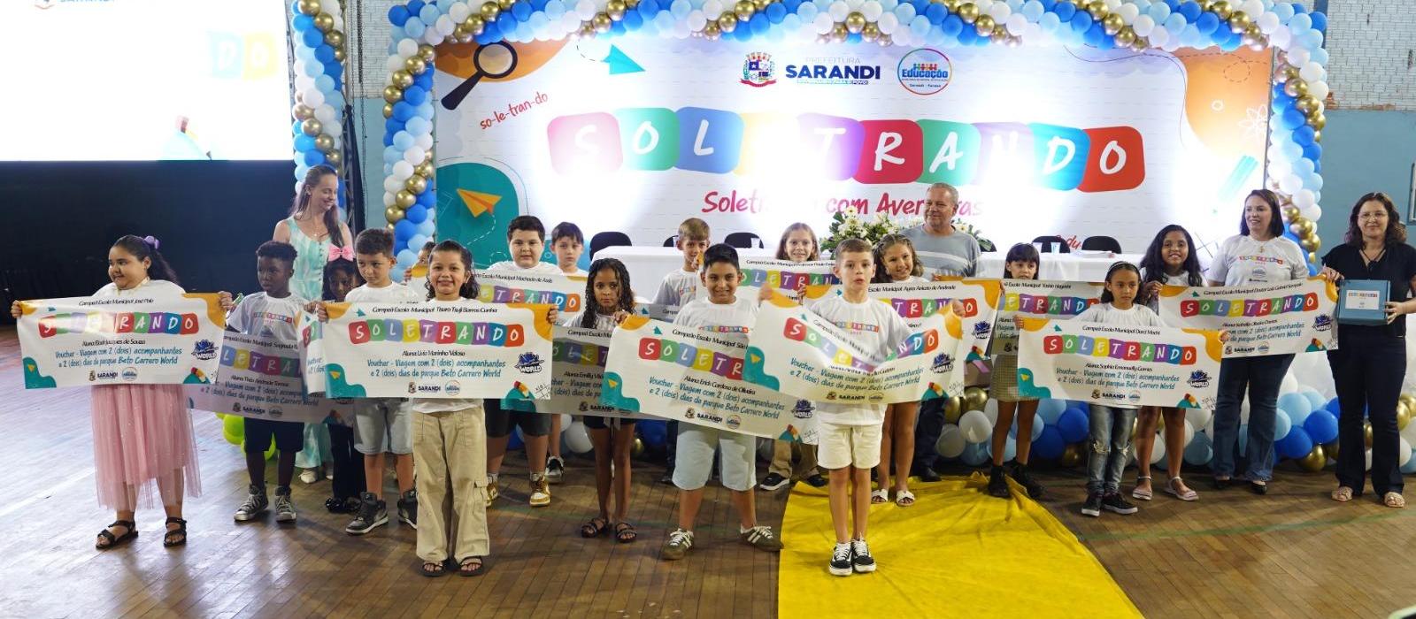 Alunos premiados no Soletrando de Sarandi viajam para o Beto Carrero