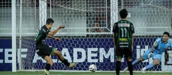 Maringá e Tombense empatam com gols de pênalti