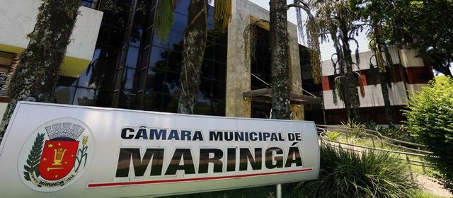 Grades de ferro  vão cercar prédio da Câmara de Maringá
