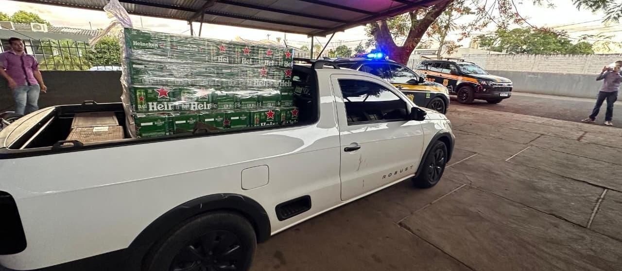 PRF recupera carro roubado com bebidas e 1.500 maços de cigarro em Maringá