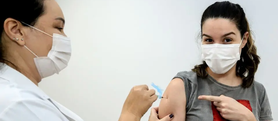 Covid-19: Maringá vacina pessoas com 18 anos ou mais nessa quinta-feira (16)