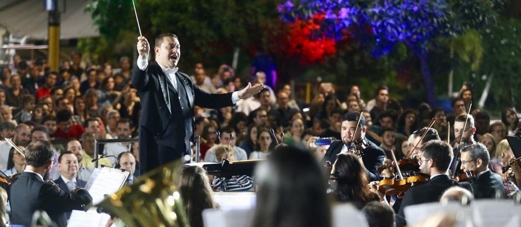 Orquestra vai percorrer ruas de Maringá apresentando canções natalinas