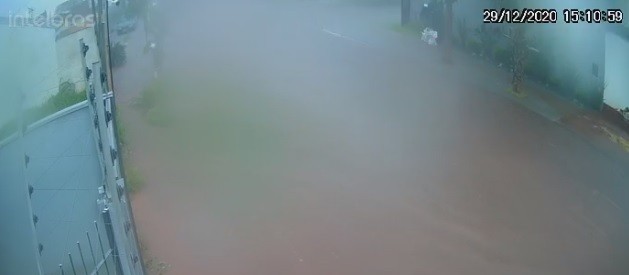 Temporal alaga casas do Jardim Tóquio em Maringá