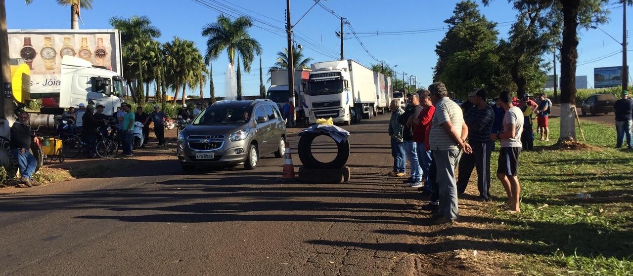 Em Maringá protesto de caminhoneiros ocorre na Avenida Morangueira