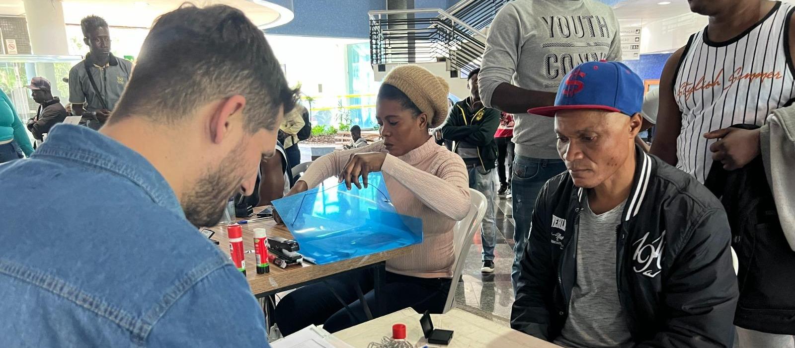 Haitianos terão oportunidade para renovar passaportes em outubro