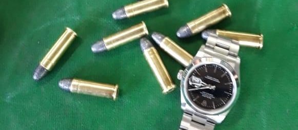 PM prende 4 homens após roubo de relógio Rolex em Maringá
