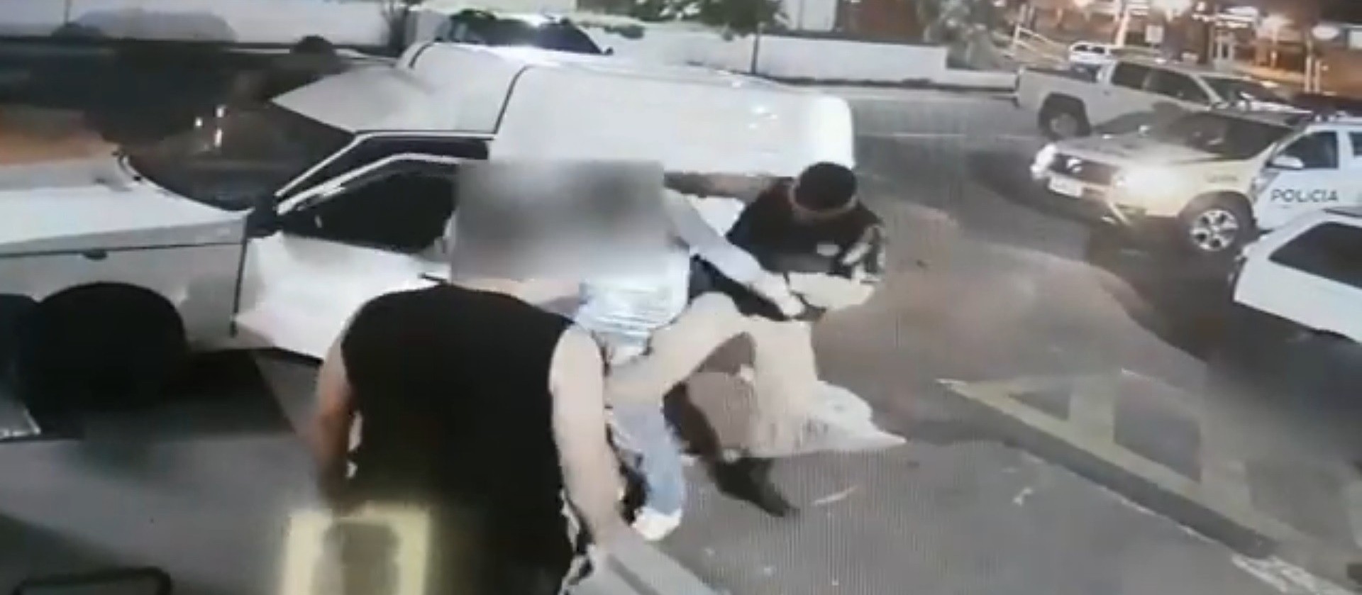 Motorista tenta invadir plantão policial e acaba preso