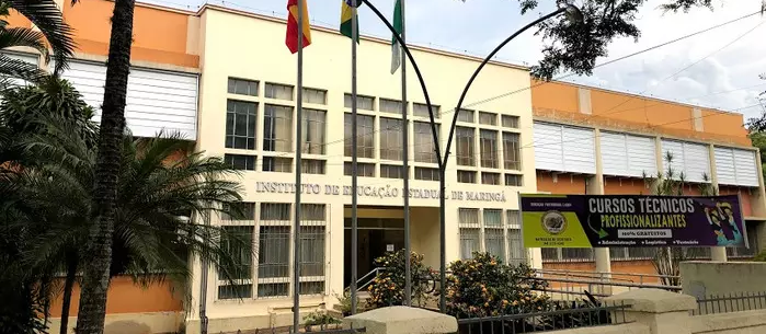 Professor critica Bolsonaro, aluna discorda e tem microfone desligado em Maringá