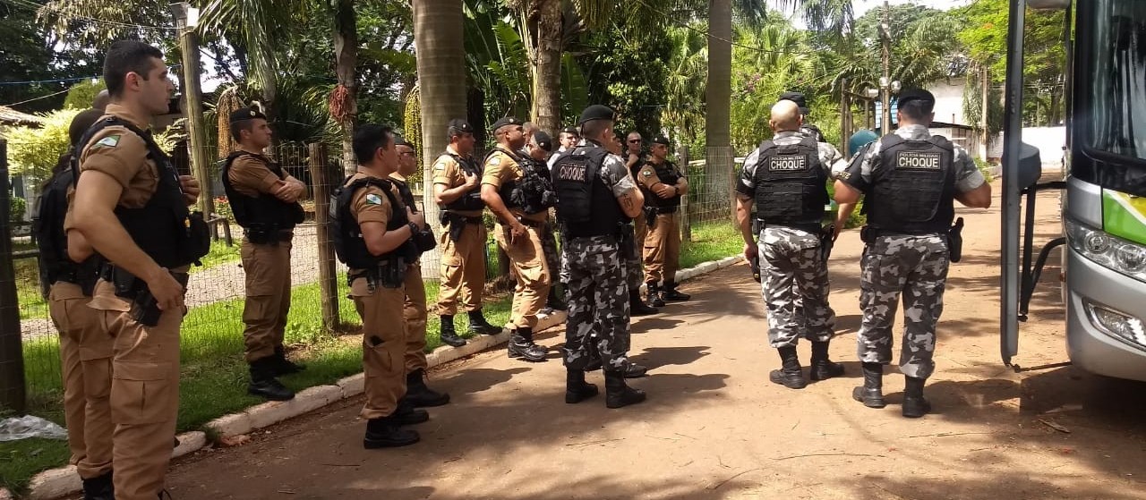 Policiais militares fazem treinamento sobre abordagem policial