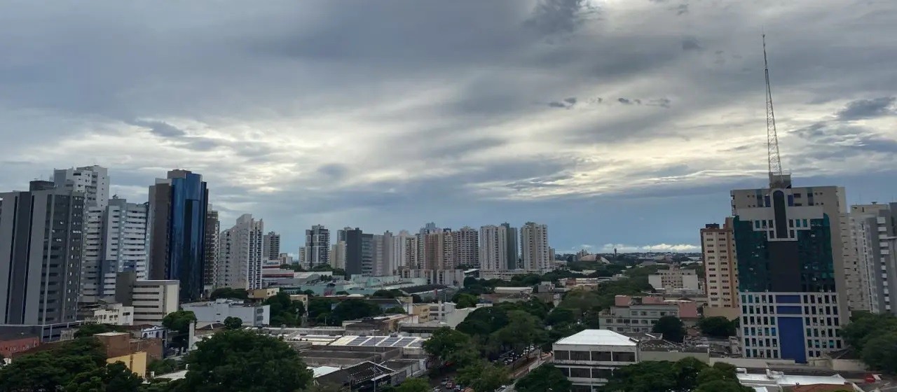 Chuva marca o tempo em Maringá nesta sexta-feira