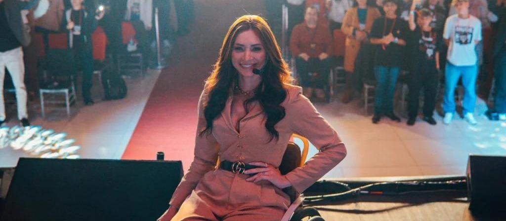 Modelo maringaense transforma dor em propósito após ficar paraplégica