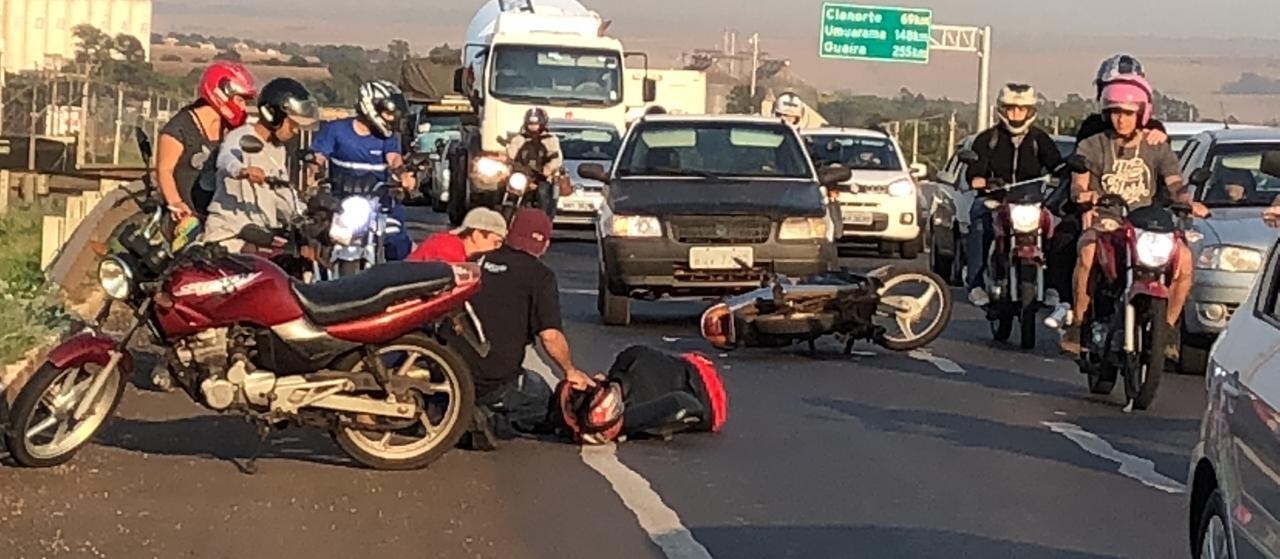 Motociclista fica ferido em acidente na PR-323