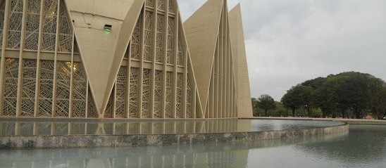 Há quase um ano vazios, espelhos d’água da Catedral passam por análise