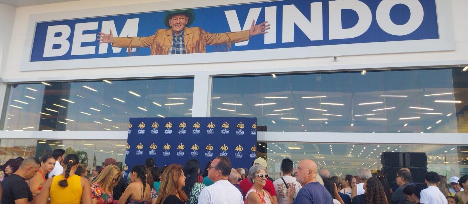 Luciano Hang inaugura mega loja da Havan em Maringá