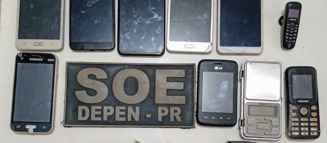 Policiais penais apreendem dez celulares na cadeia de Cianorte