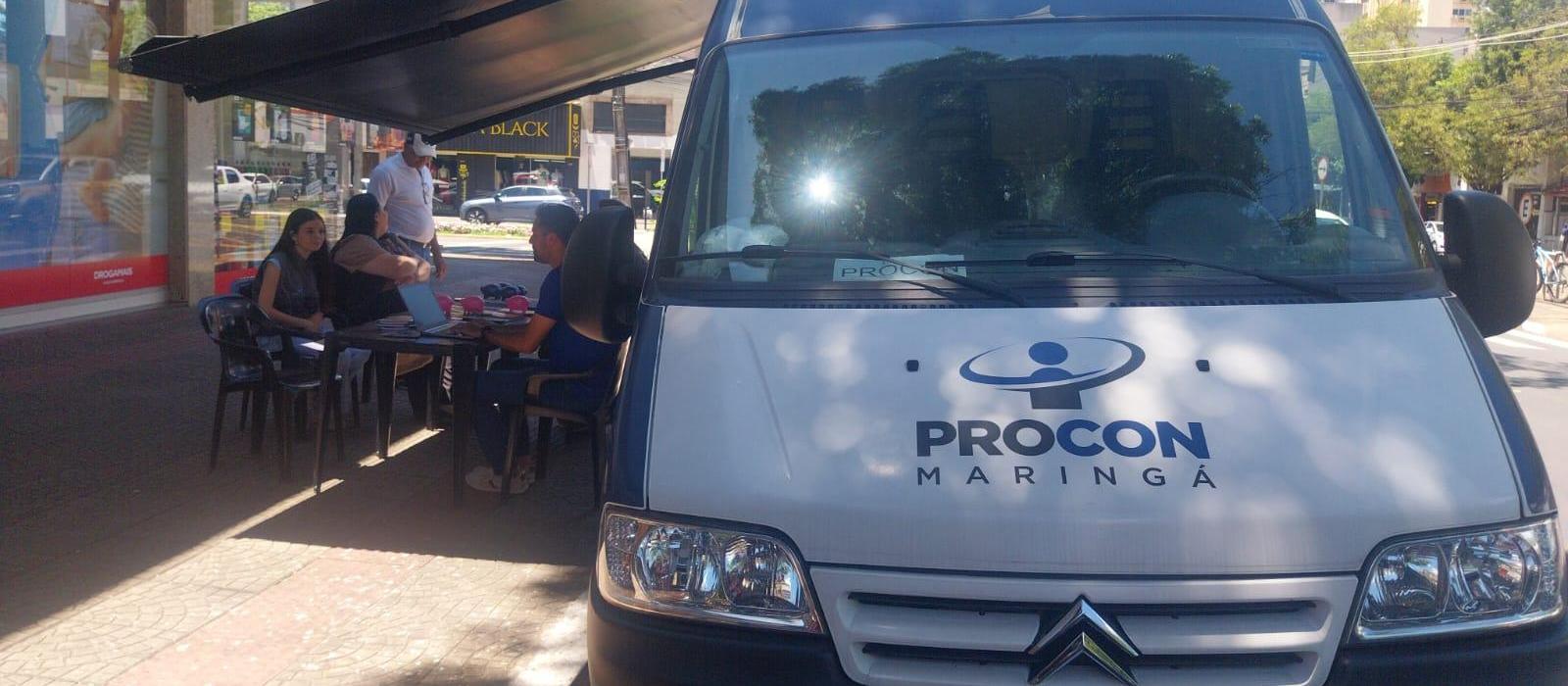 Unidade móvel do Procon orienta consumidores na Black Friday