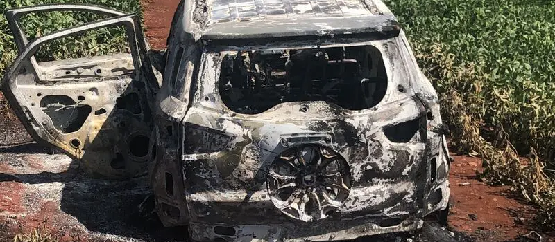 Carro usado em homicídio de Maringá é encontrado incendiado