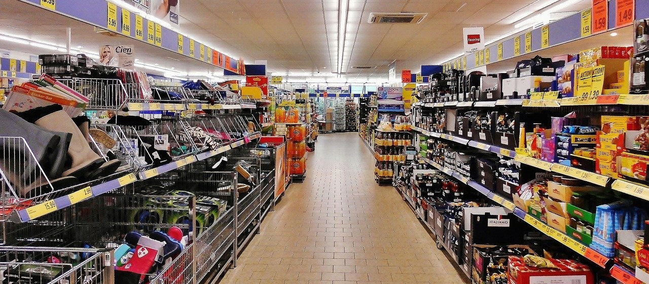 Supermercados, padarias, açougues e peixarias podem abrir até as 20h nesta semana