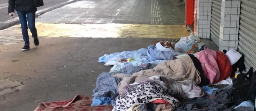 Autoridades buscam solução para população de rua na Fernão Dias