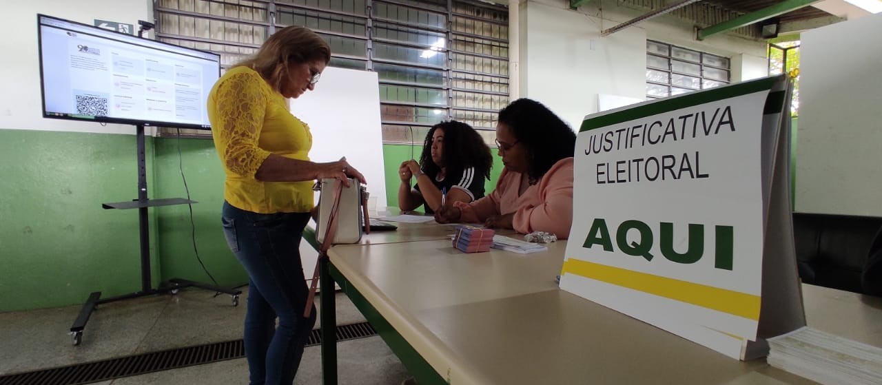 Movimento grande no Colégio Estadual Antônio Francisco Lisboa, em Sarandi