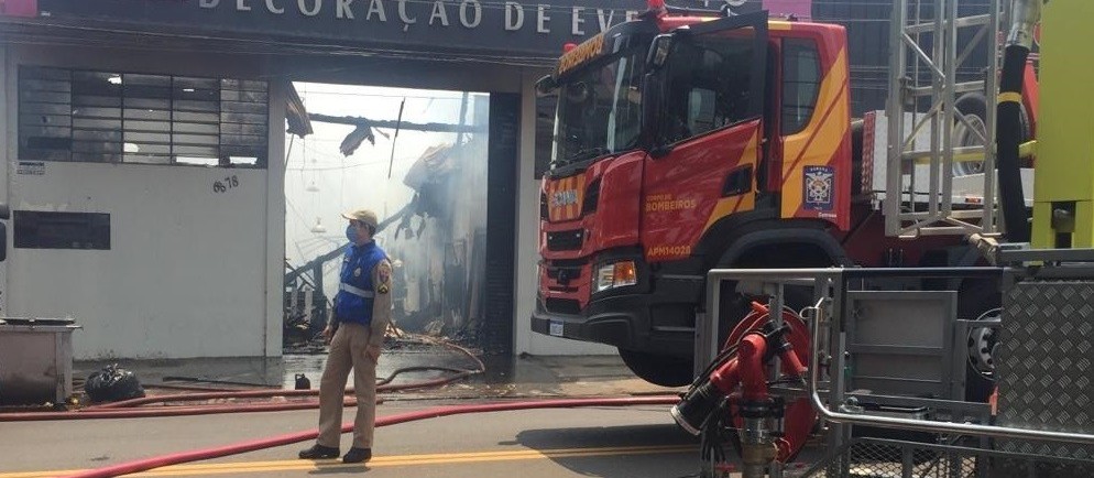 ‘Minha vontade era ter morrido naquele incêndio’, diz dona de empresa destruída por fogo em Maringá