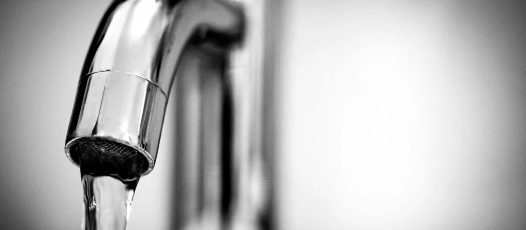 Reajuste da tarifa de água e esgoto pode ser suspenso