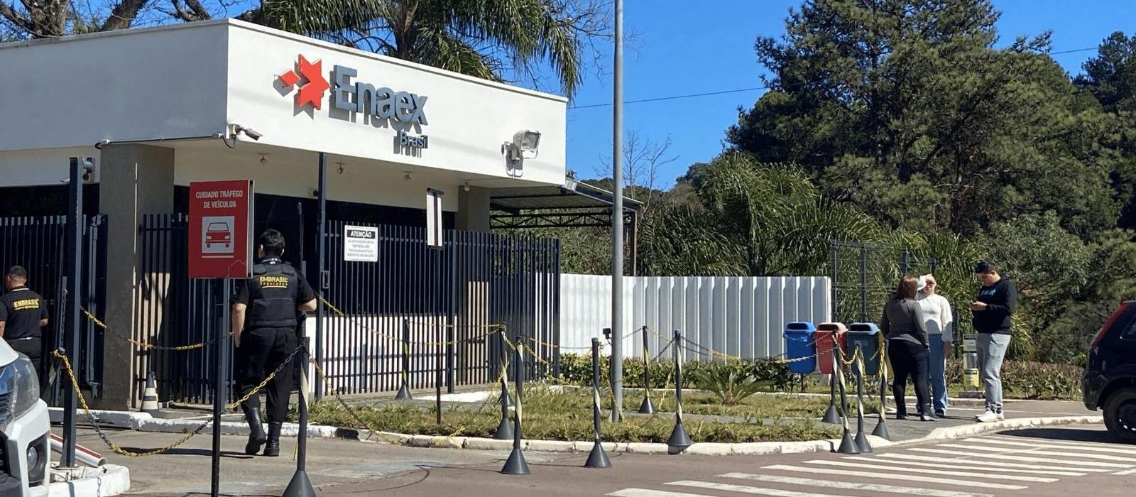 Explosão em Quatro Barras: perícia e bombeiros continuam buscas após acidente