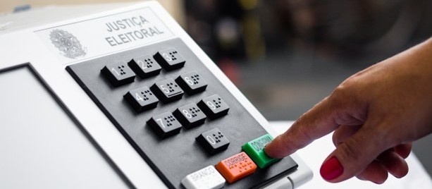 Justiça Eleitoral pede que eleitor leve "cola" com os números dos candidatos