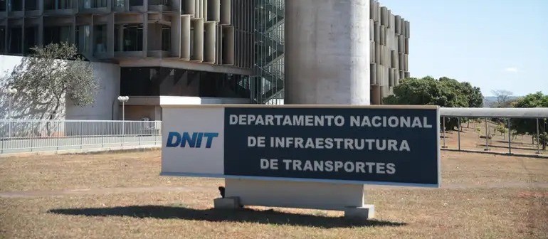 Dnit abre 100 vagas para cargos de nível superior 