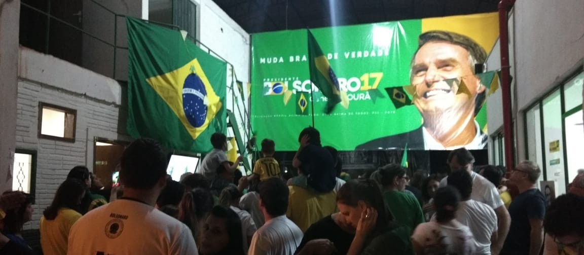 Maringaenses comemoram vitória de Jair Bolsonaro