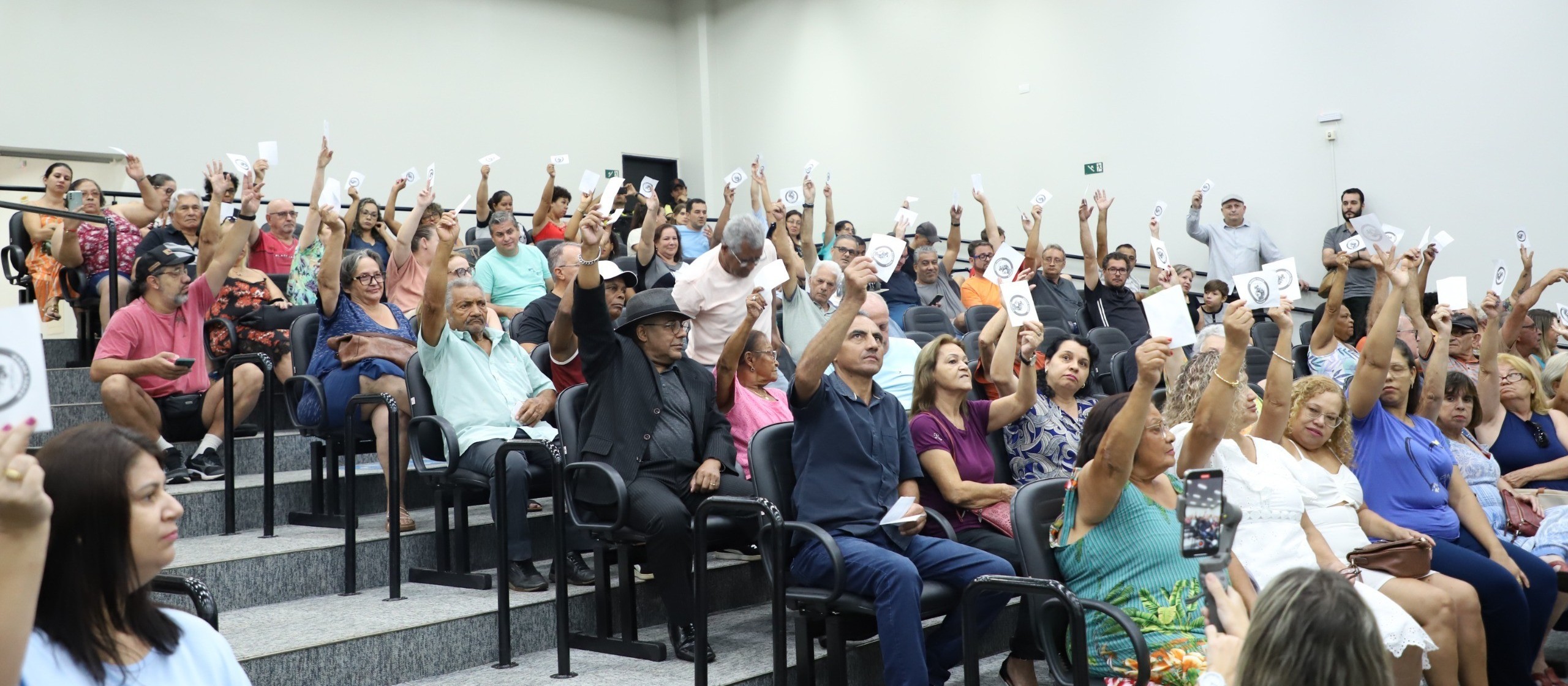 Servidores municipais de Maringá aprovam proposta do Executivo