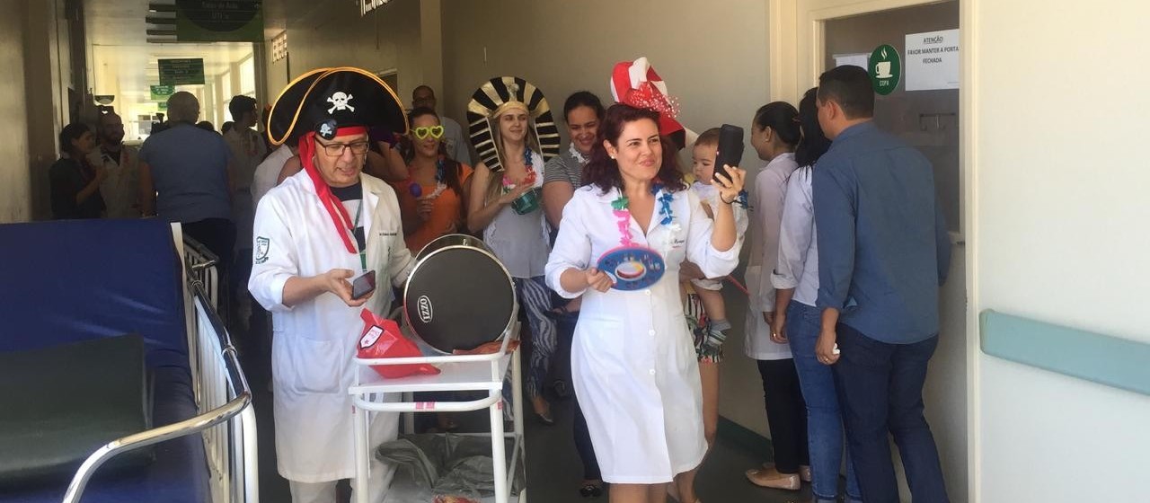 Folia na pediatria do HUM anima pacientes