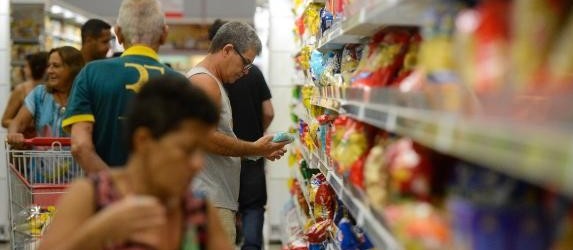Justiça concede liminar à rede de supermercados para abrir aos domingos 