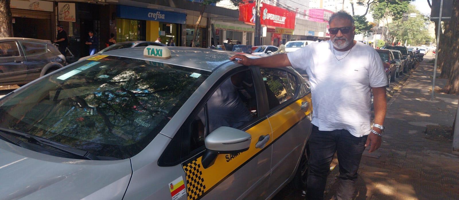 Na era do carro por aplicativo, os taxistas resistem
