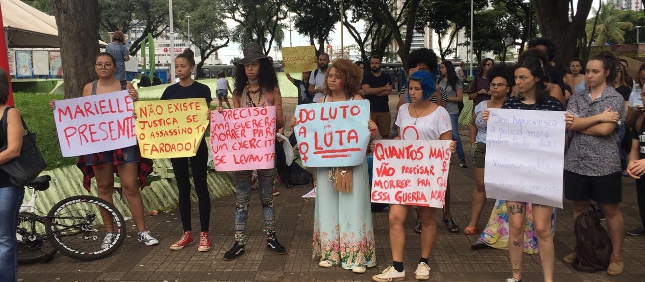 Ato em memória de vereadora assassinada no Rio de Janeiro ocorre em Maringá