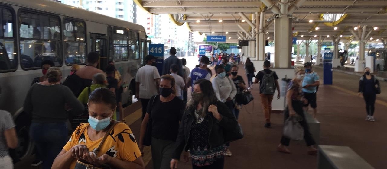 No quinto dia de paralisação, parte da frota de ônibus volta a circular em Maringá