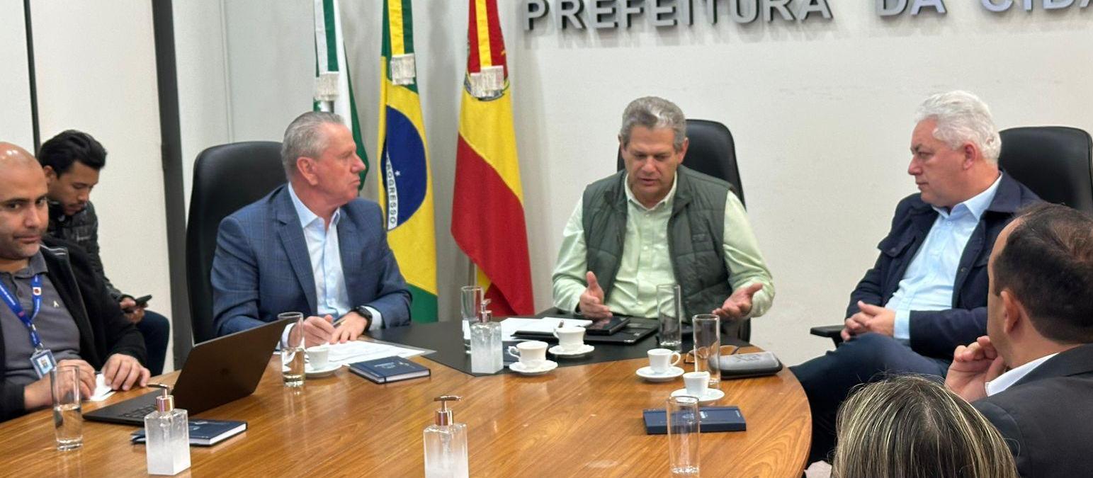 Encontro de prefeitos do noroeste debate aeroporto, lixo e impacto do IPVA