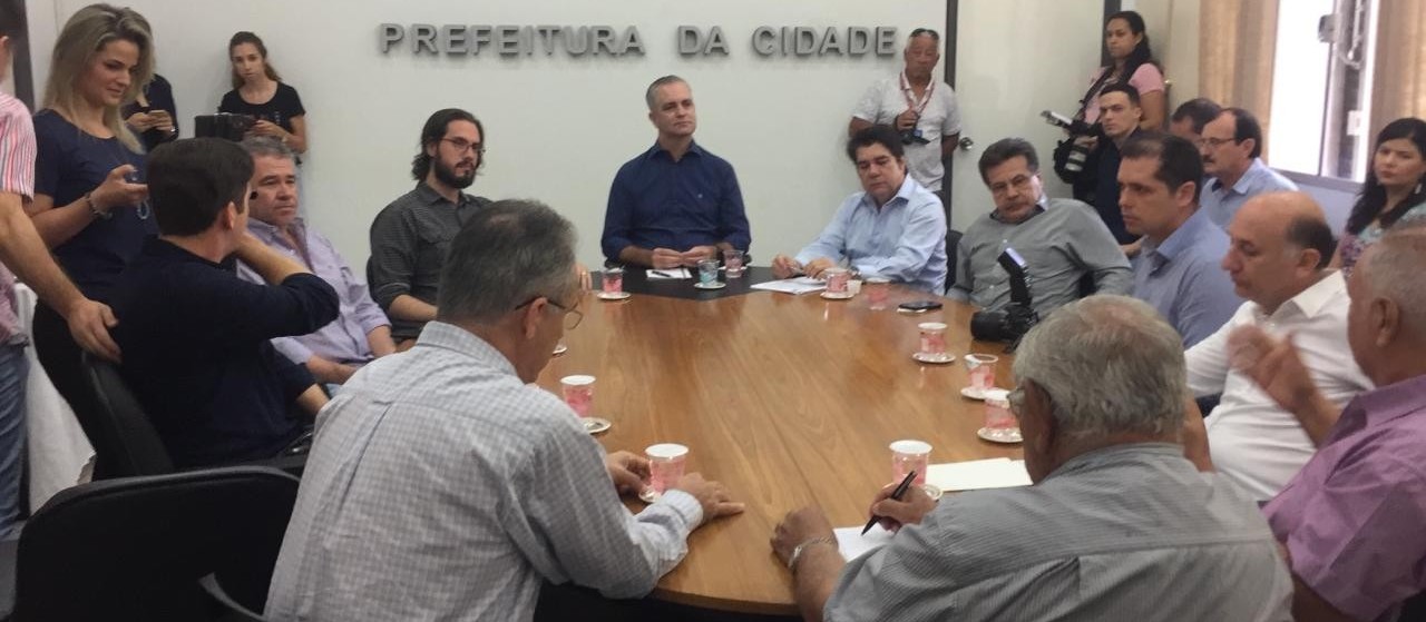 Em encontro com jornalistas prefeito diz que reforma da pista de caminhada do Parque do Ingá começa em janeiro