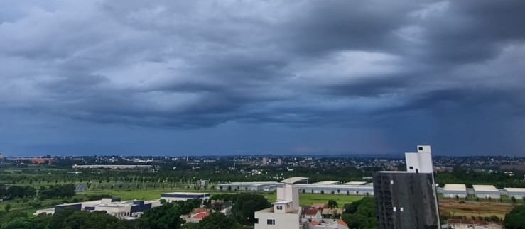 Tarde de domingo com possibilidade de chuva em Maringá
