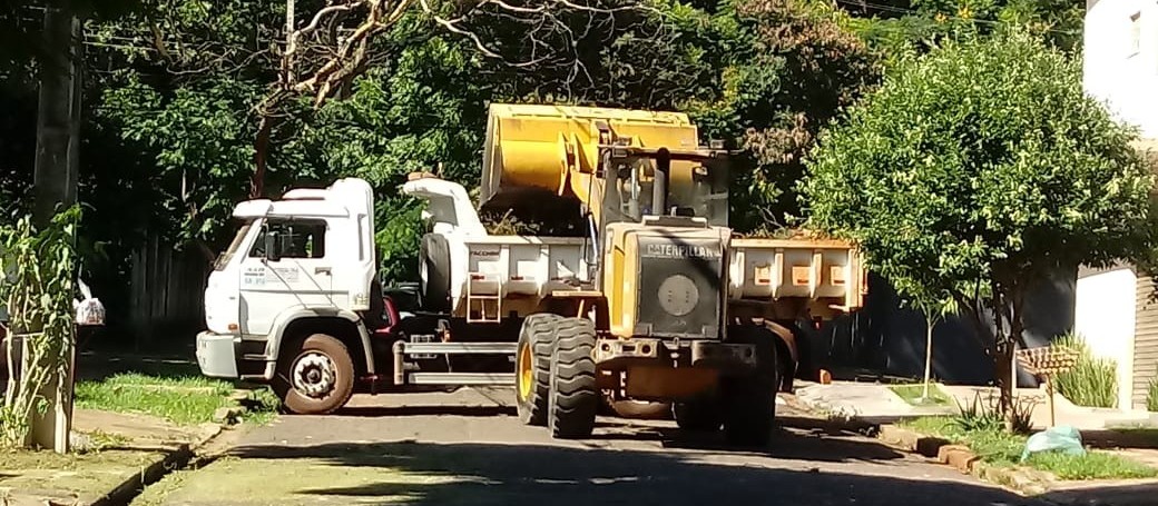 Cerca de 1,5 mil toneladas de troncos e galhos foram recolhidos após o temporal em Maringá
