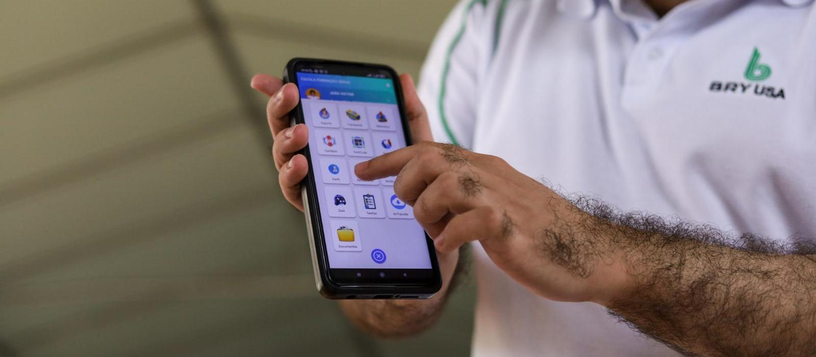 Conecta Seduc informa pais sobre rotina escolar dos filhos
