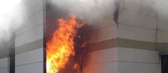 “O prejuízo é imensurável”, desabafa dono de shopping destruído pelo fogo em Maringá