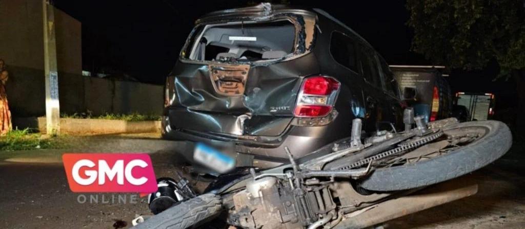 Motociclista fica gravemente ferido após acidente em cruzamento de Sarandi, vídeo