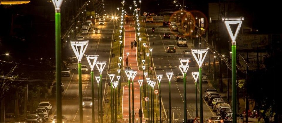 Iluminação pública em LED pode causar desconforto, alerta especialista