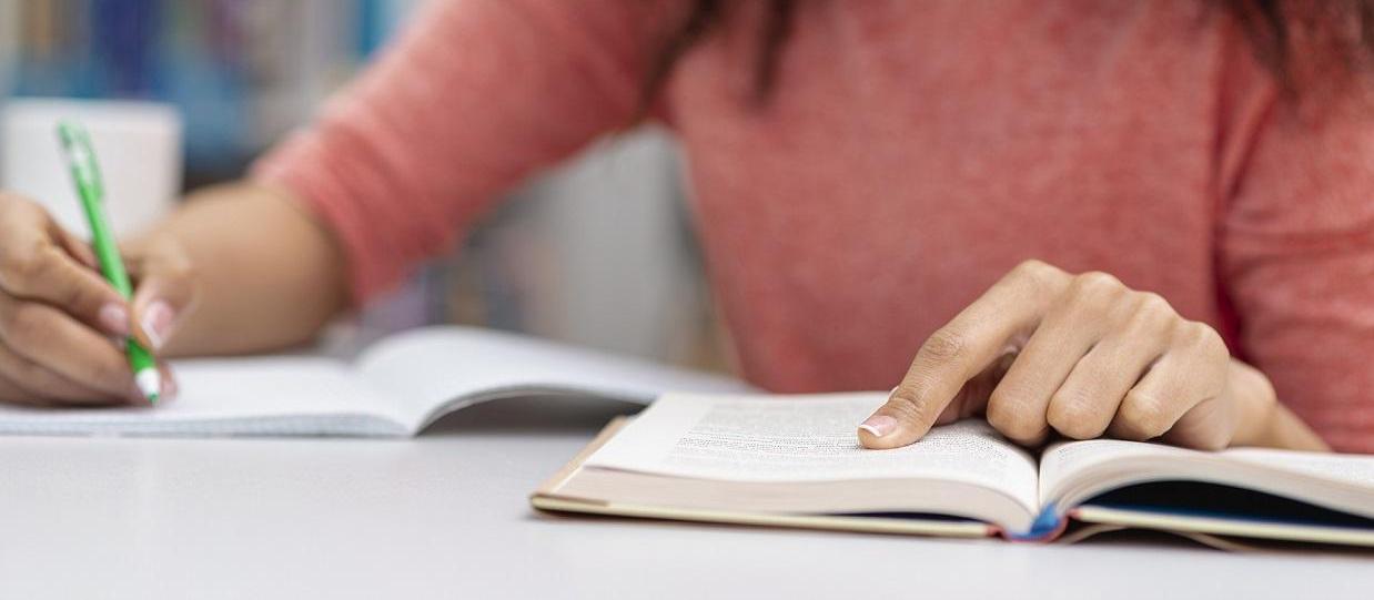 UEM está com inscrições abertas em cursinho pré-vestibular gratuito